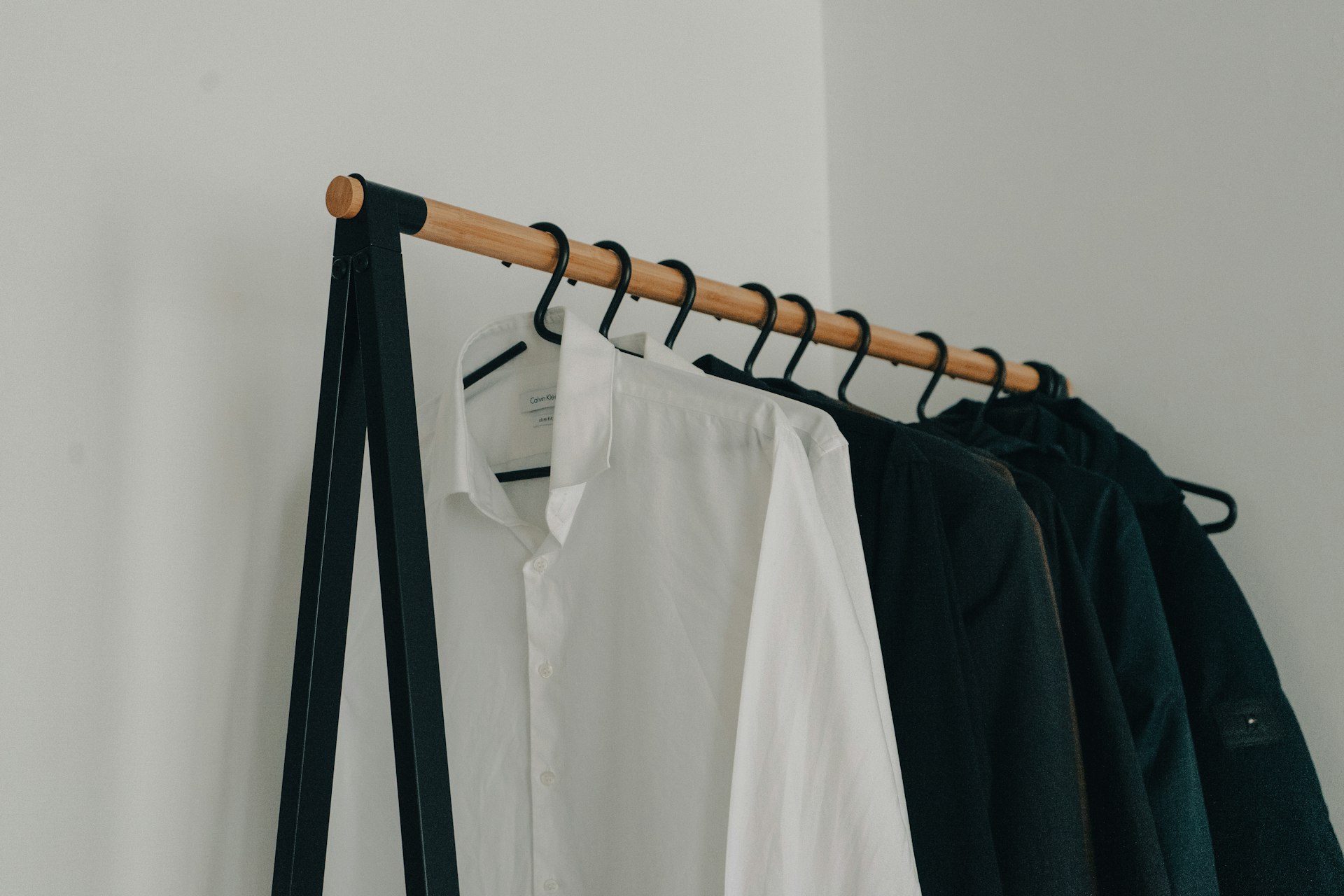 Minimalist Capsule Wardrobe Essentials for 2025: Build a Streamlined, Versatile Closet